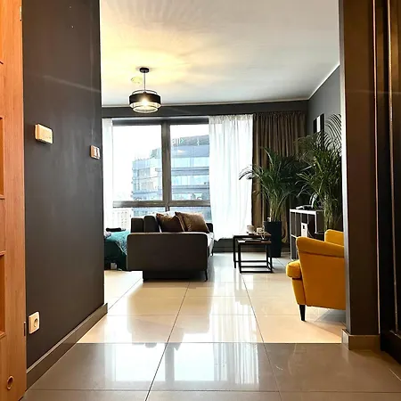 Krawiecka ~ 400m Main Square ~ Self Check-in 20h